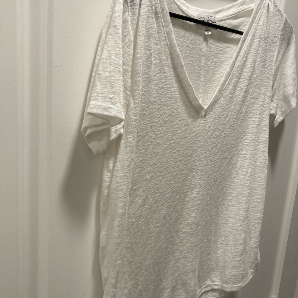 Feel The Piece White V-Neck Short Sleeve Tee